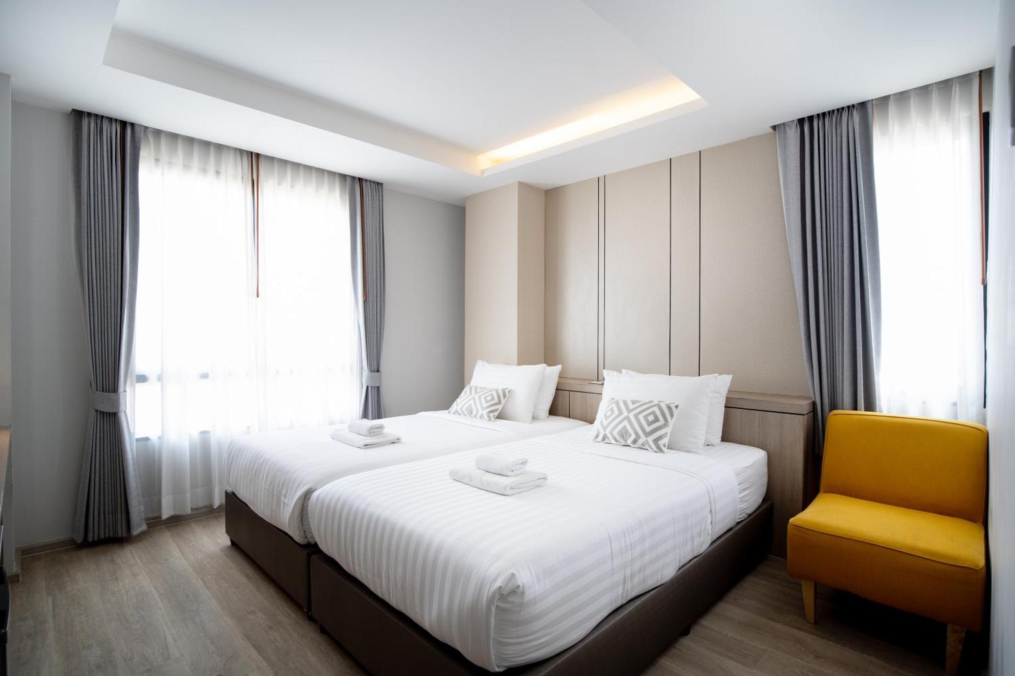 The Riski Hotel at Bangphlat Station SHA Bangkok Bagian luar foto