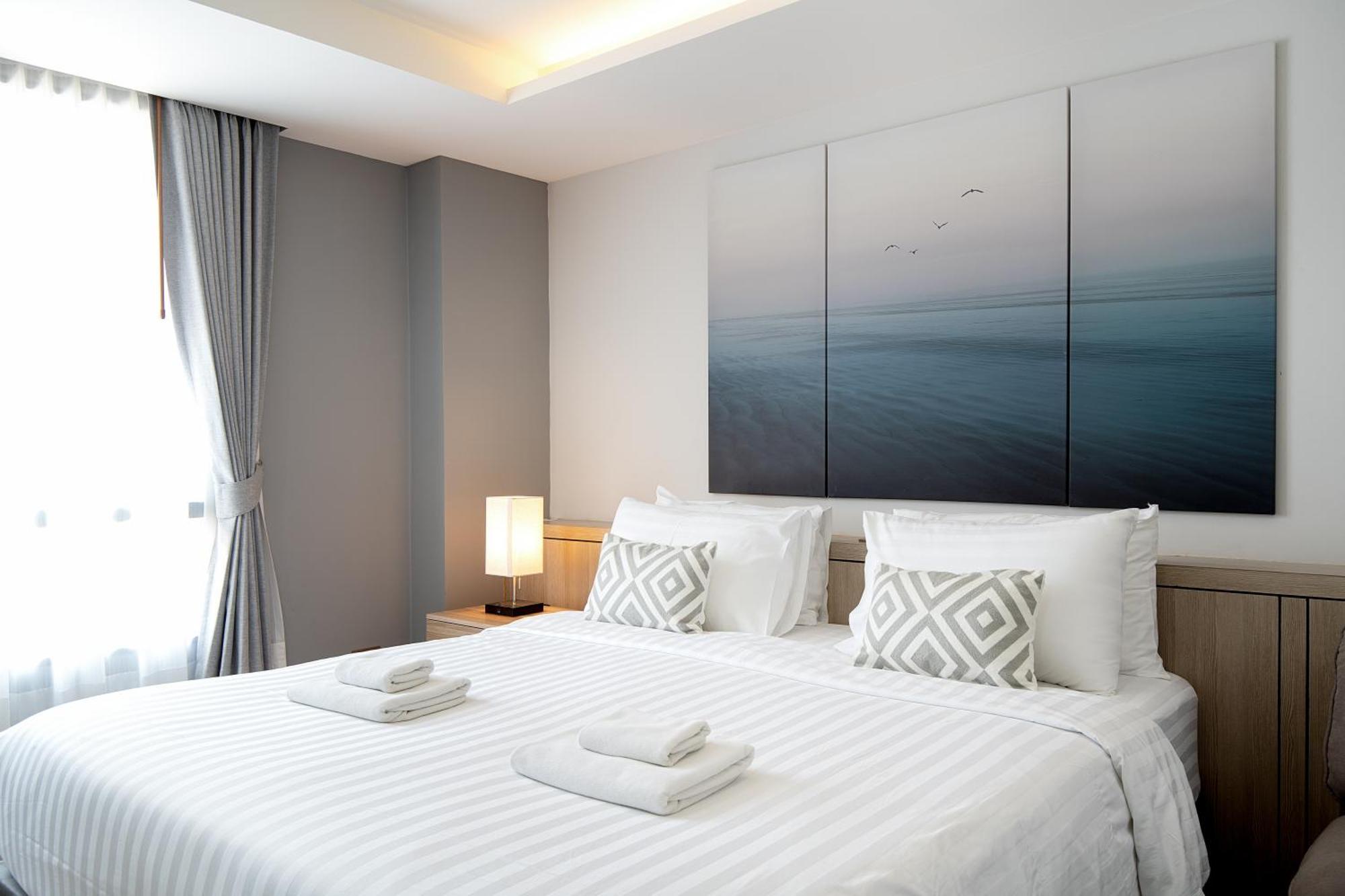 The Riski Hotel at Bangphlat Station SHA Bangkok Bagian luar foto