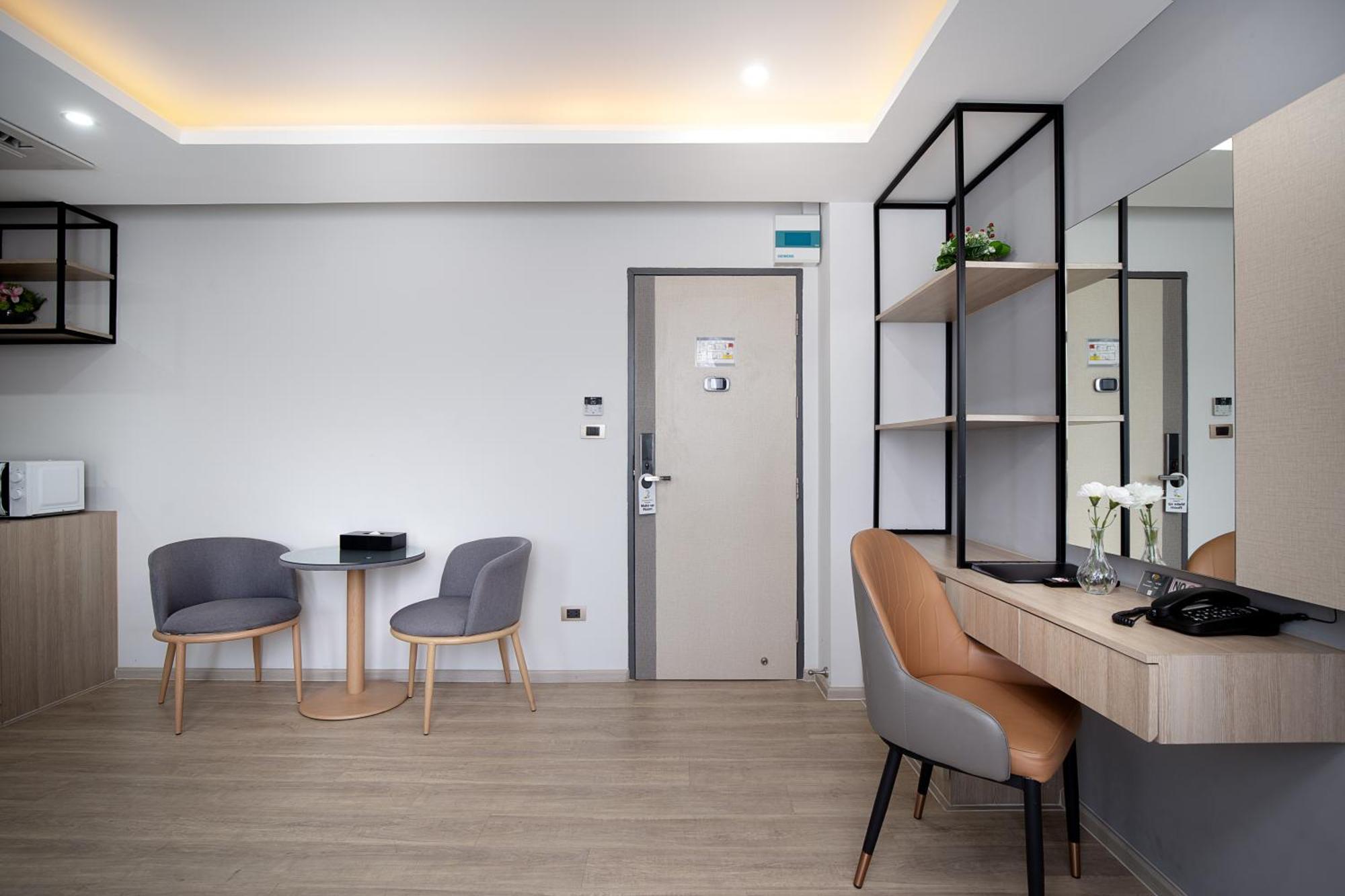The Riski Hotel at Bangphlat Station SHA Bangkok Bagian luar foto