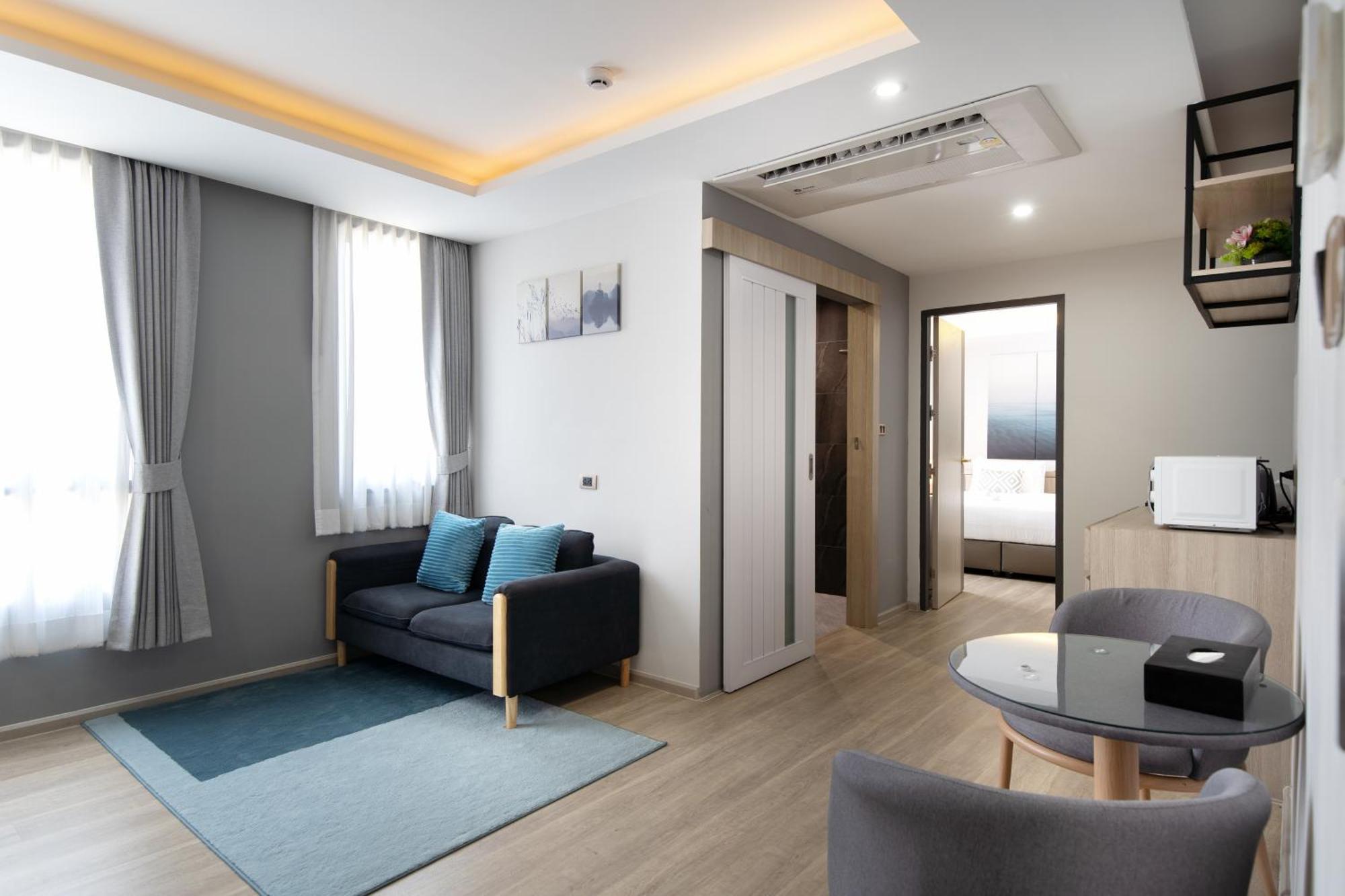 The Riski Hotel at Bangphlat Station SHA Bangkok Bagian luar foto