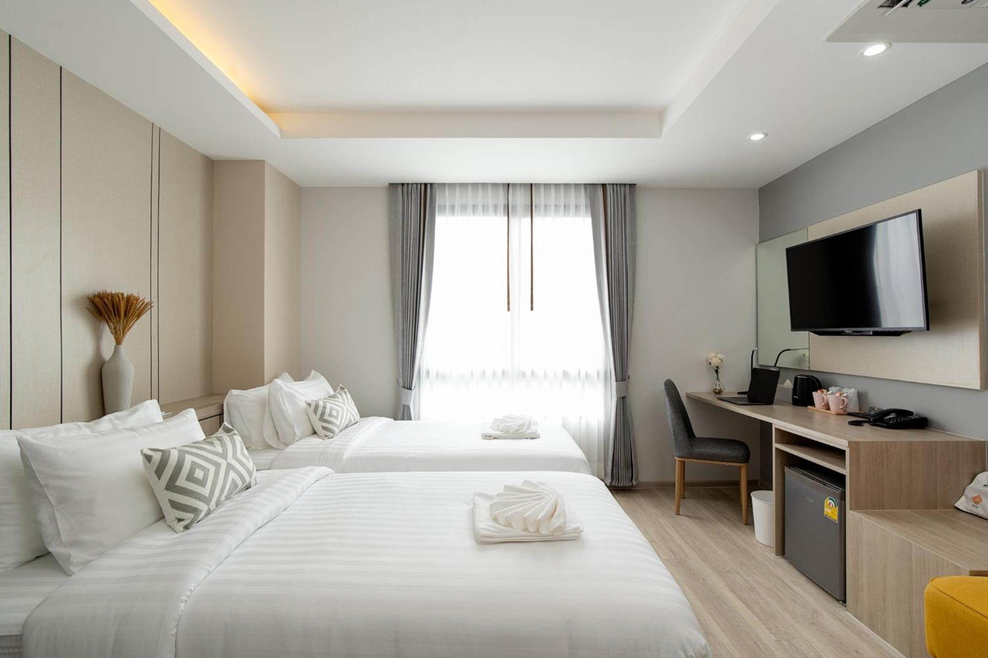 The Riski Hotel at Bangphlat Station SHA Bangkok Bagian luar foto