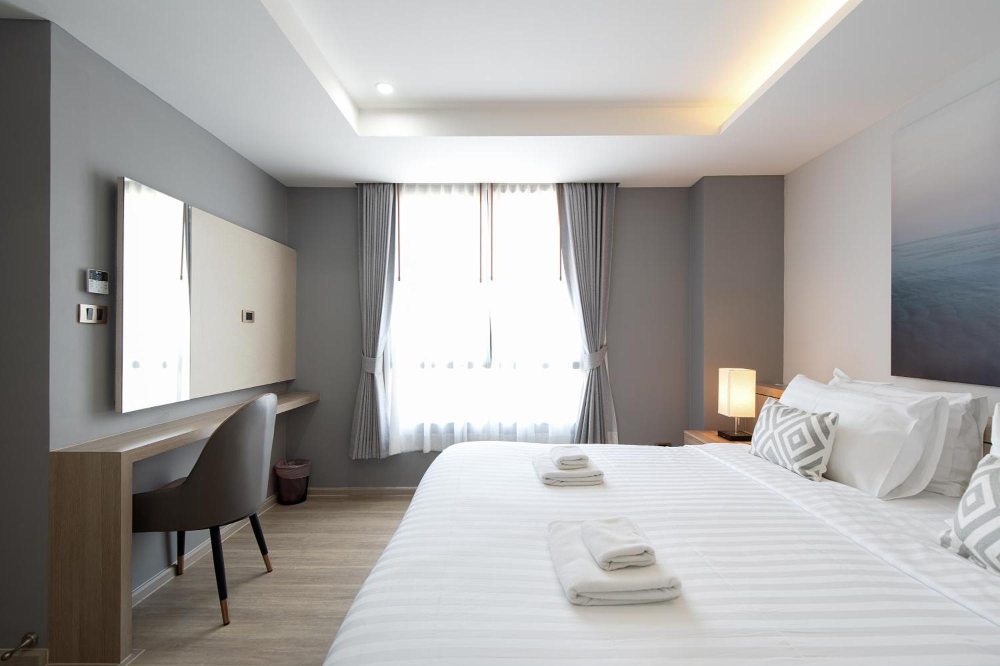 The Riski Hotel at Bangphlat Station SHA Bangkok Bagian luar foto
