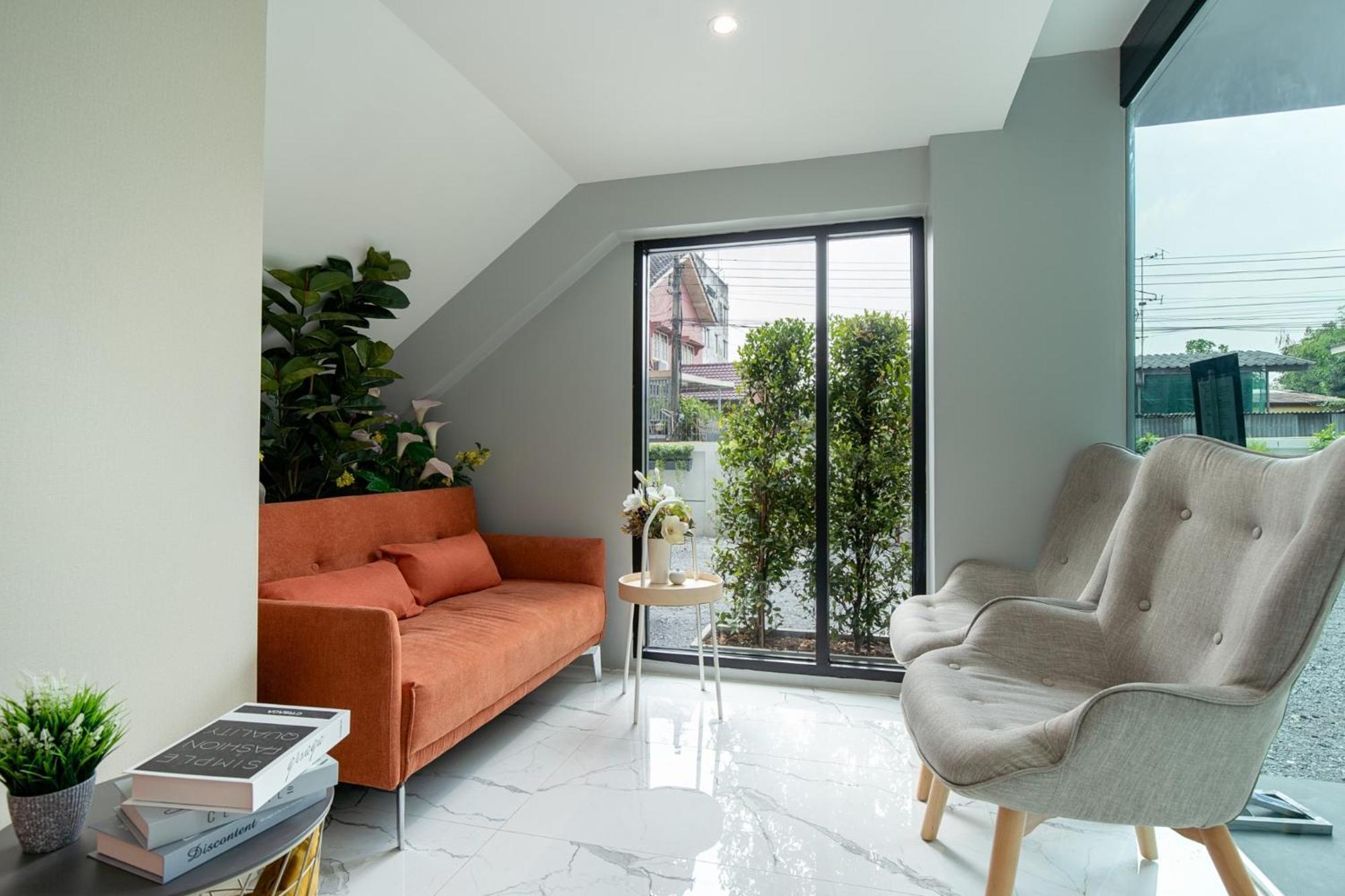 The Riski Hotel at Bangphlat Station SHA Bangkok Bagian luar foto